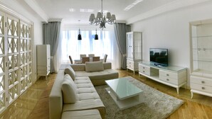 Luxury Condo, 3 Bedrooms, Garden View | Living room - Luxury Condominium. Kiev center. (Kyiv)