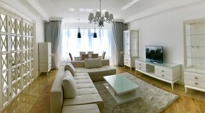 Luxury Condo, 3 Bedrooms, Garden View | Living room - Luxury Condominium. Kiev center. (Kyiv)
