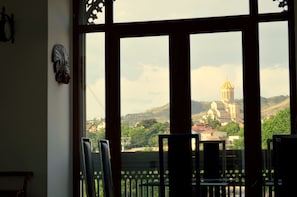 View from room - Millenium Apartment in Old Tbilisi (Tbilisi)