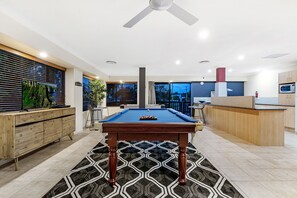 Games room - Sardinia 7 Bedroom Waterfront House - Q Stay (Broadbeach Waters)