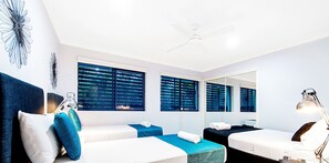 Rumah, beberapa kamar (House Number 1 - Multiple Bedrooms ) | 7 kamar tidur dan didekorasi berbeda-beda