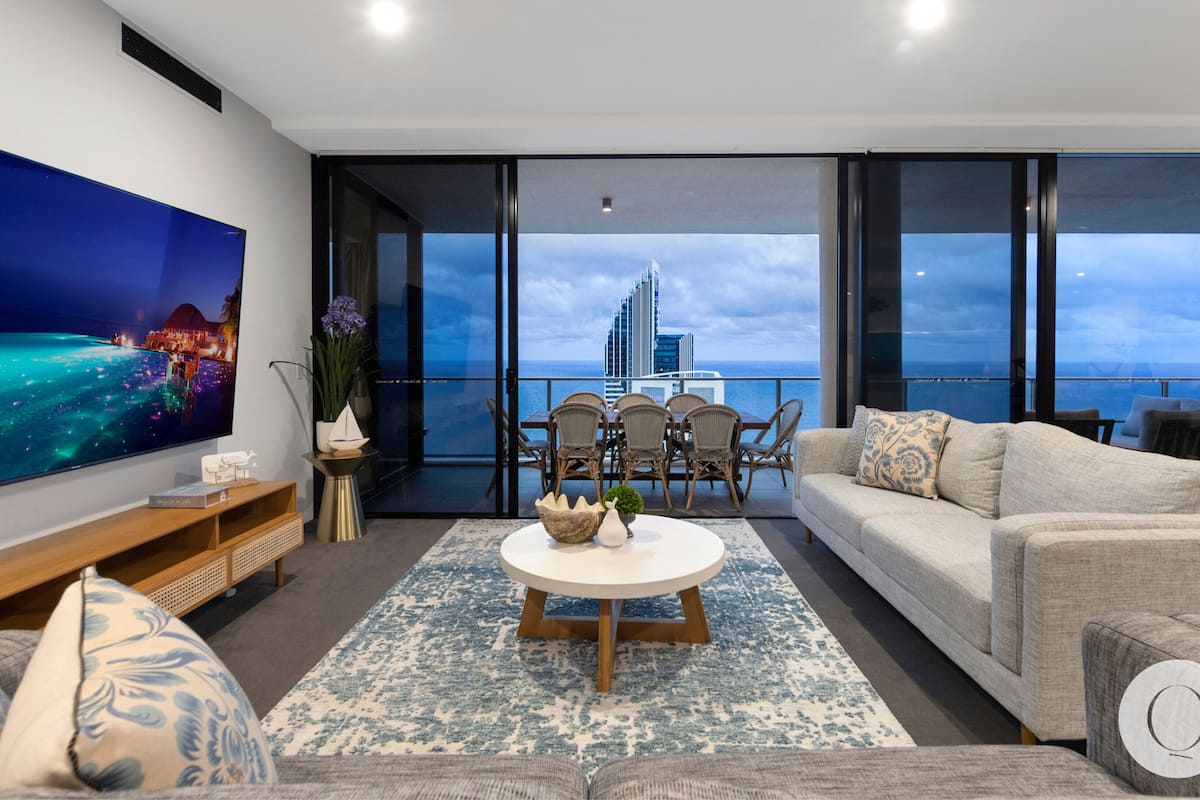 5 Bedroom Sub Penthouse SPA | リビング エリア | 40 インチの薄型テレビ (デジタル放送視聴可)、テレビ