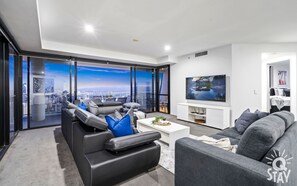 3 Bedroom Ocean SPA | Aire de séjour | Téléviseur à écran plat de 40 po avec télévision numérique, téléviseur