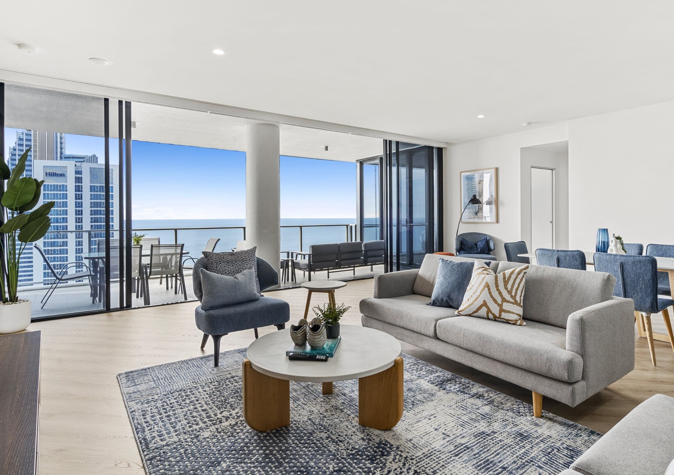 4 Bedroom Sub Penthouse SPA Ocean | Aire de séjour | Téléviseur à écran plat de 40 po avec télévision numérique, téléviseur