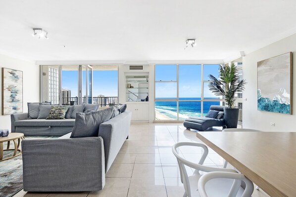 顶层房, 3 间卧室 | 客厅 | 液晶电视