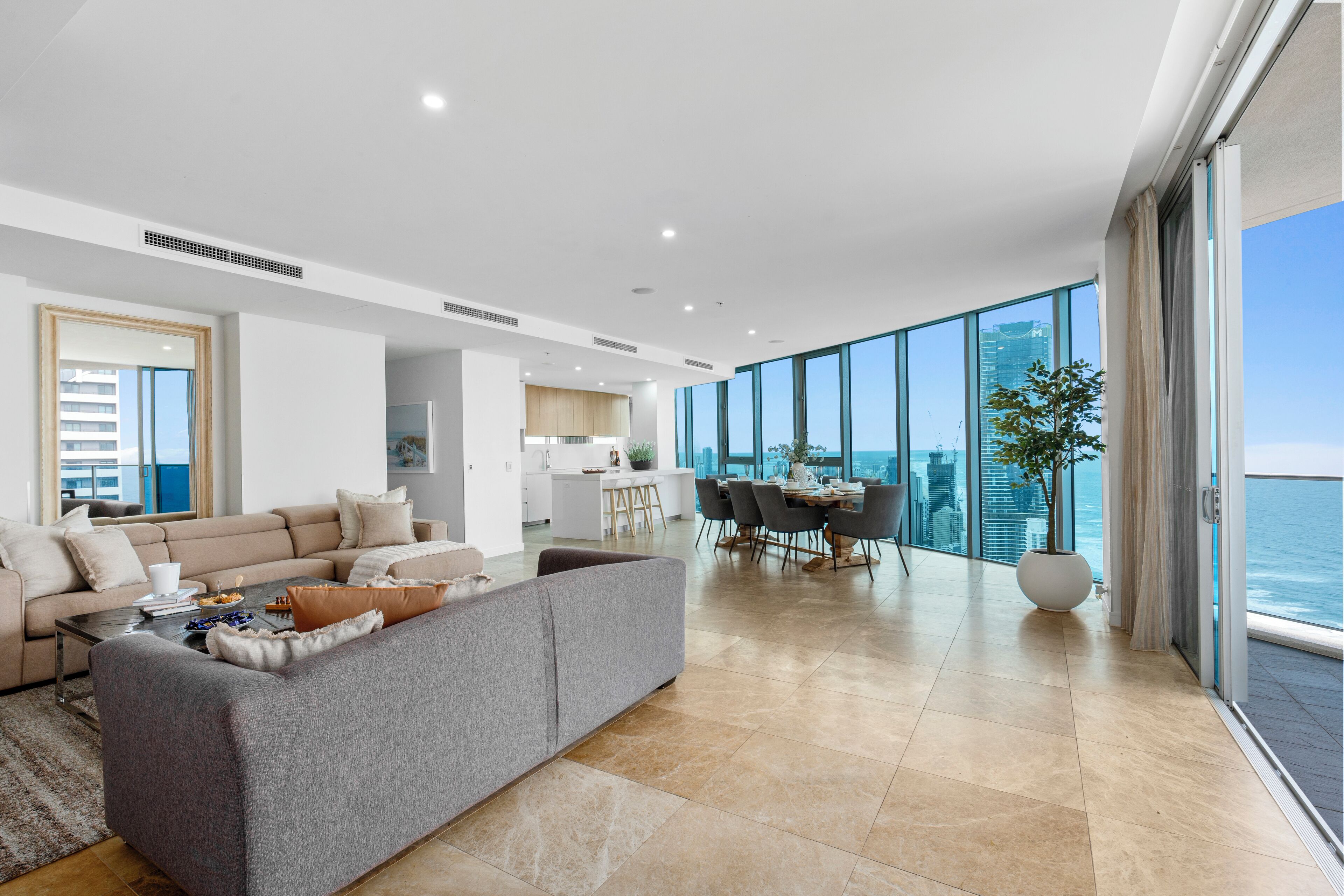 Penthouse | Individually decorated, free WiFi, bed sheets