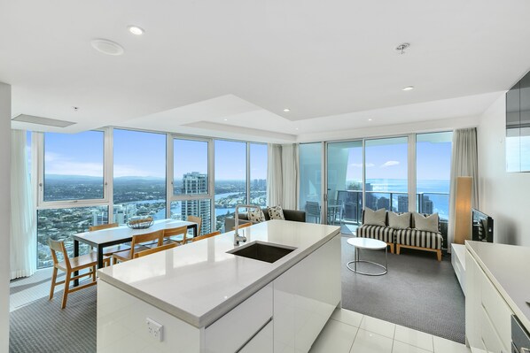 Leilighet, flere senger, havutsikt | Oppholdsområde | LCD-TV