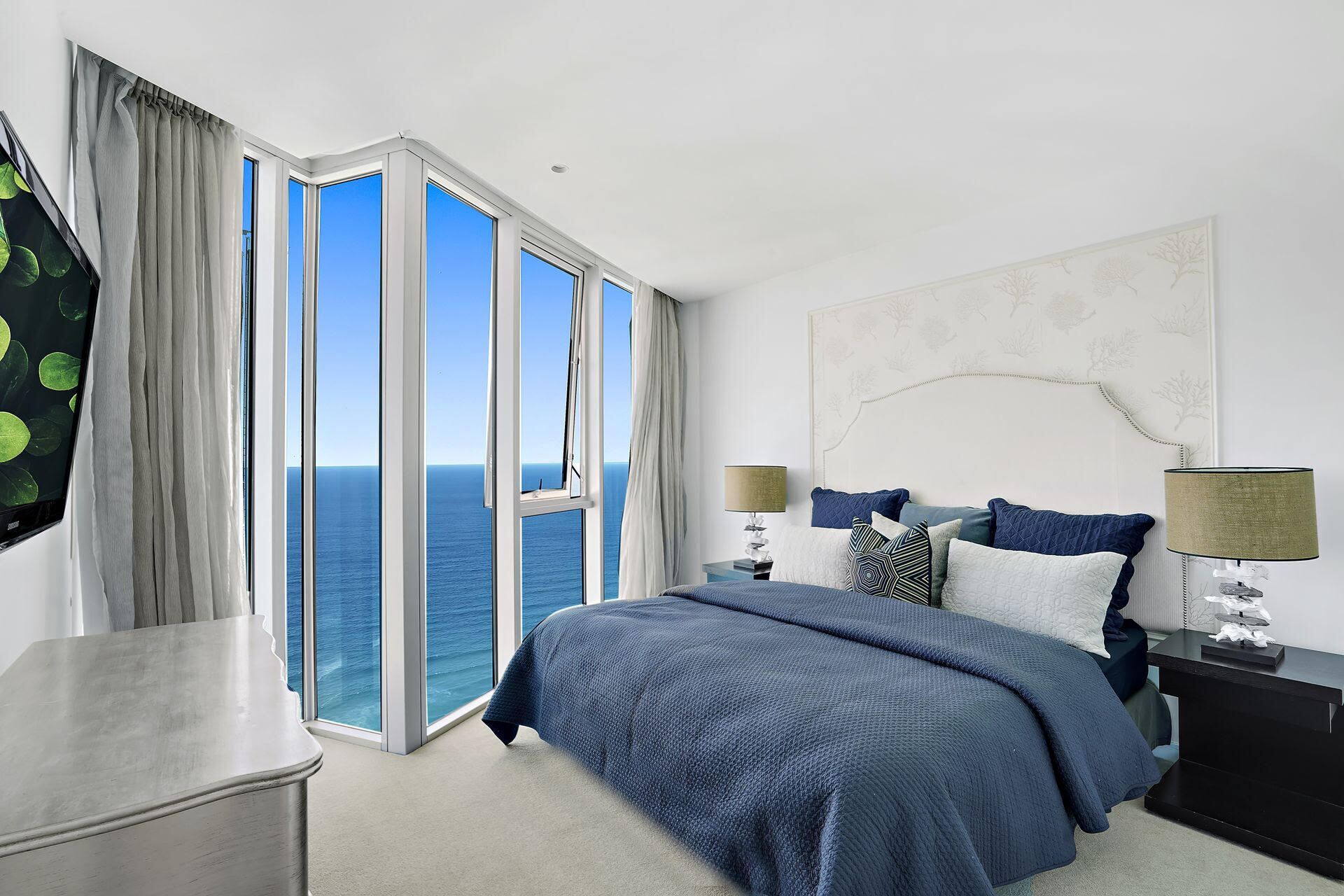 Individually decorated, free WiFi, bed sheets