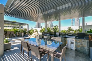BBQ/picnic area - Oracle Resort, Broadbeach - Q Stay (Broadbeach)