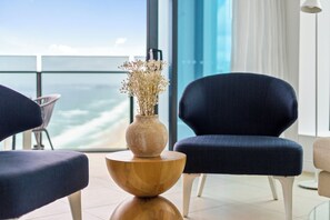 Departamento, 3 habitaciones, vista al océano | Decoración personalizada, muebles diferentes y wifi gratis