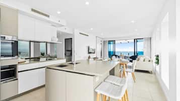 Premium Apartment, 3 Bedrooms, Ocean View | Private kitchen