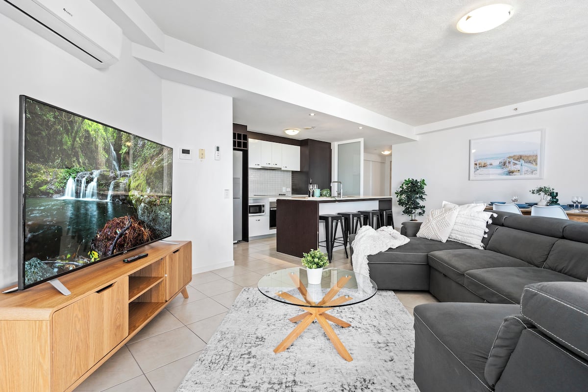 3 Bedrooms, Ocean View | Area keluarga | TV LCD