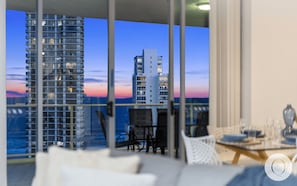 Executive-Penthouse, 3 Schlafzimmer, Meerblick | Wohnbereich | LCD-Fernseher