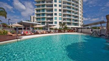 Kolam renang outdoor