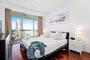 3 Bedrooms, Ocean View | Individually decorated, individually furnished, free WiFi, bed sheets - Wings - Q Stay (Surfers Paradise)