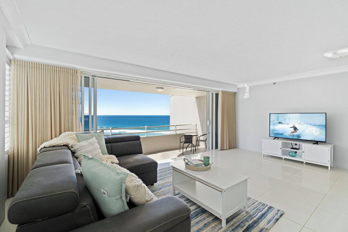 Apartment, 3 Bedrooms, Ocean View | Living area