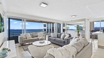 Apartment, 2 Schlafzimmer, Meerblick | Wohnbereich