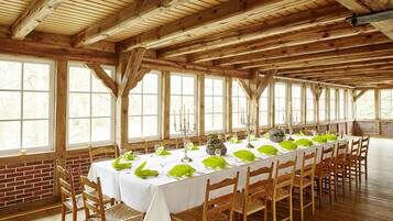 Banquet hall