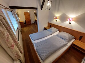 2 bedrooms, hypo-allergenic bedding, individually decorated