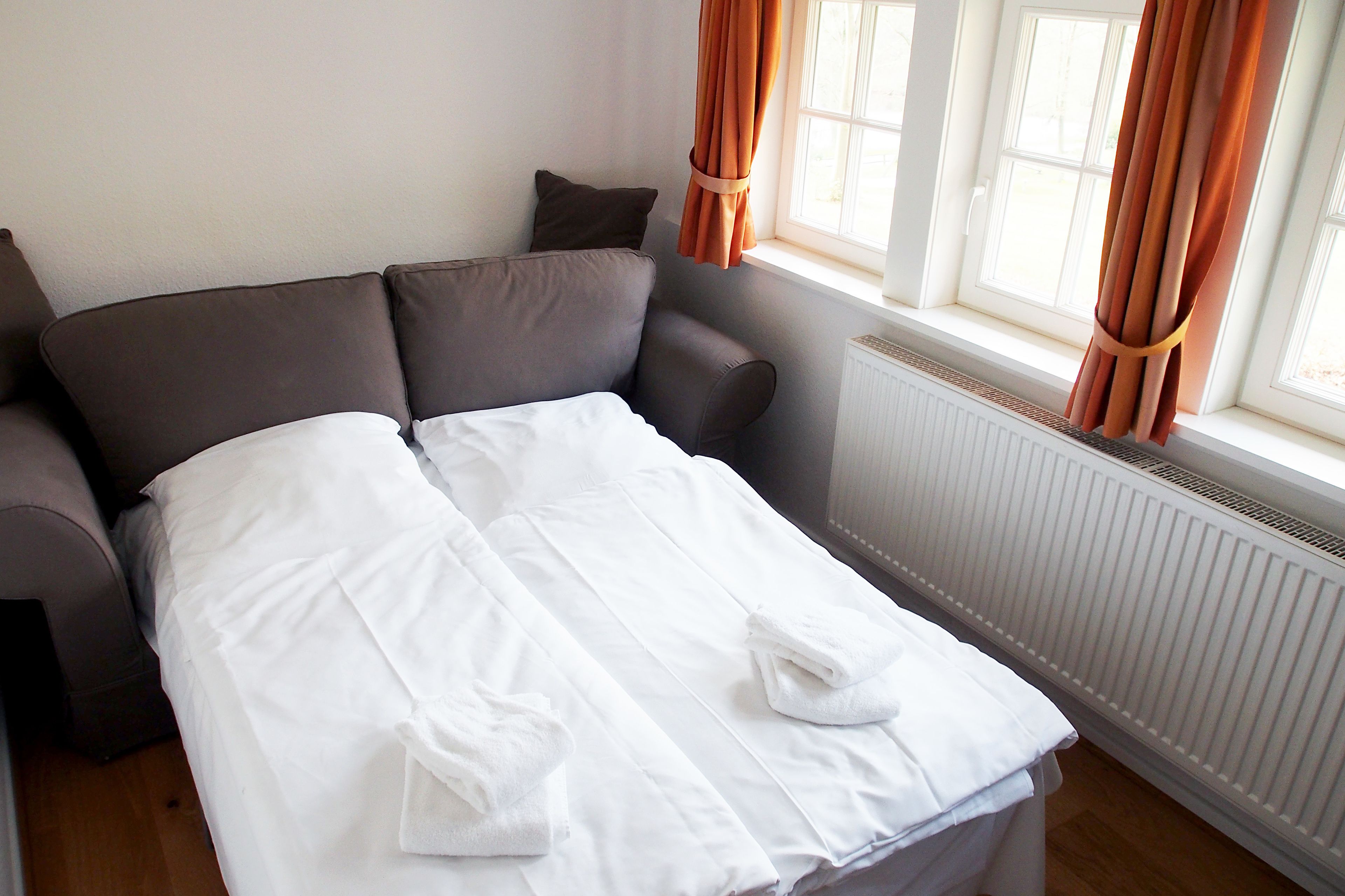 family room | 2 bedrooms, hypo-allergenic bedding, individually decorated