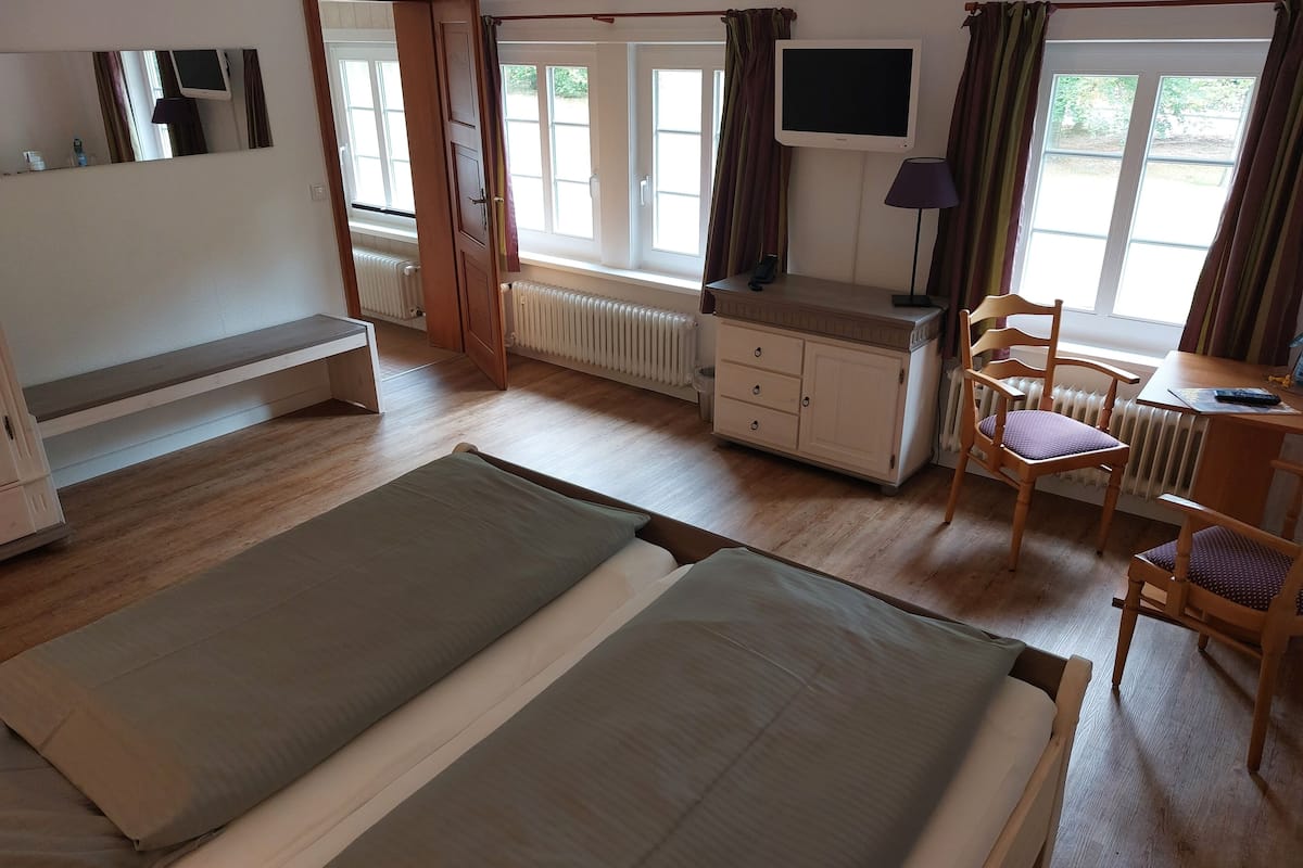 2 bedrooms, hypo-allergenic bedding, individually decorated