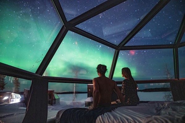 Boendets fasad - kväll/natt