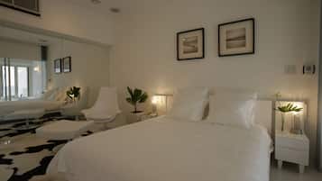 Habitación doble superior, 1 cama de matrimonio, bañera de hidromasaje | Caja fuerte, escritorio, wifi gratis