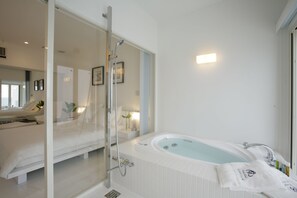 Habitación doble superior, 1 cama Queen size, hidromasaje | Tina de hidromasaje