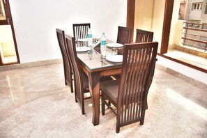 Family dining - The Country Roads (New Delhi)