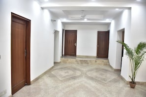 Lobby - The Country Roads (New Delhi)