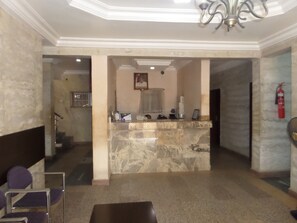 Quầy tiếp tân