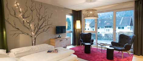 Superior-huoneisto, parveke | Pimennysverhot, ilmaiset vauvansängyt, ilmainen Wi-Fi, vuodevaatteet