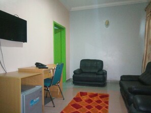 Royal Suite | Living area | Flat-screen TV - E-Class Resorts (Abuja)