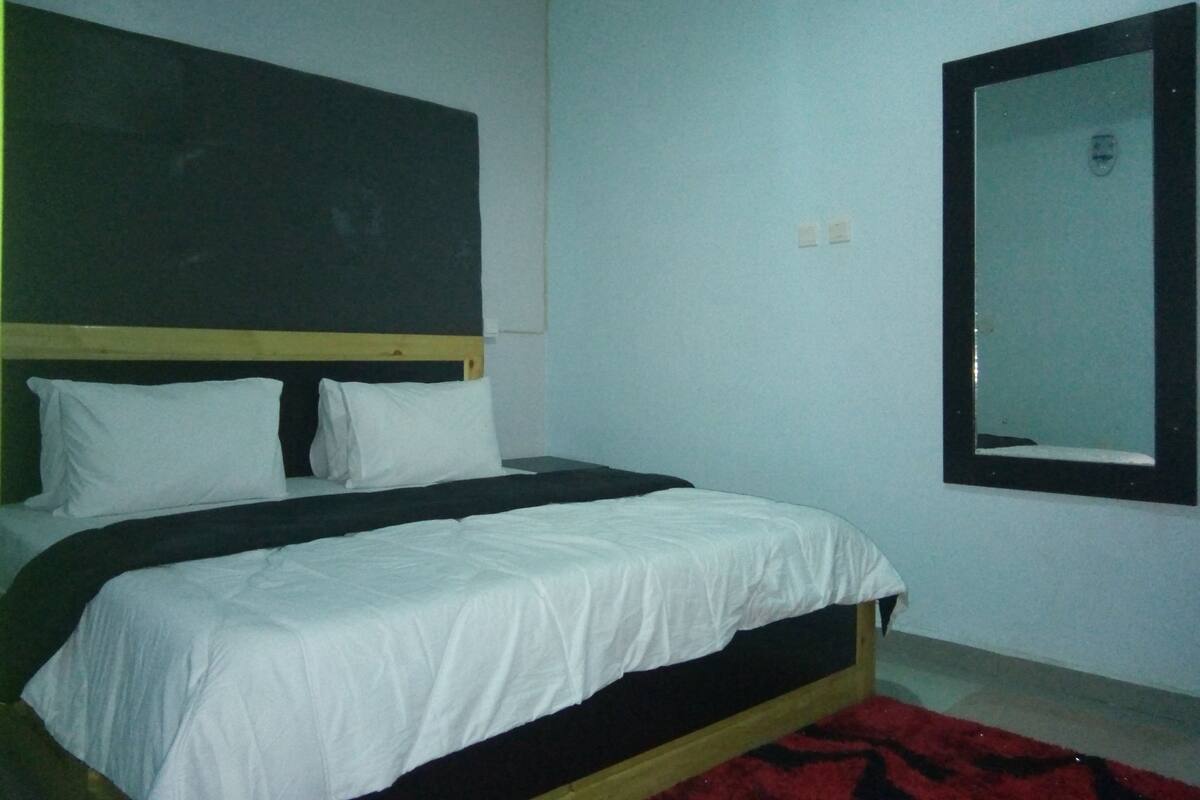 Desk, free WiFi, bed sheets