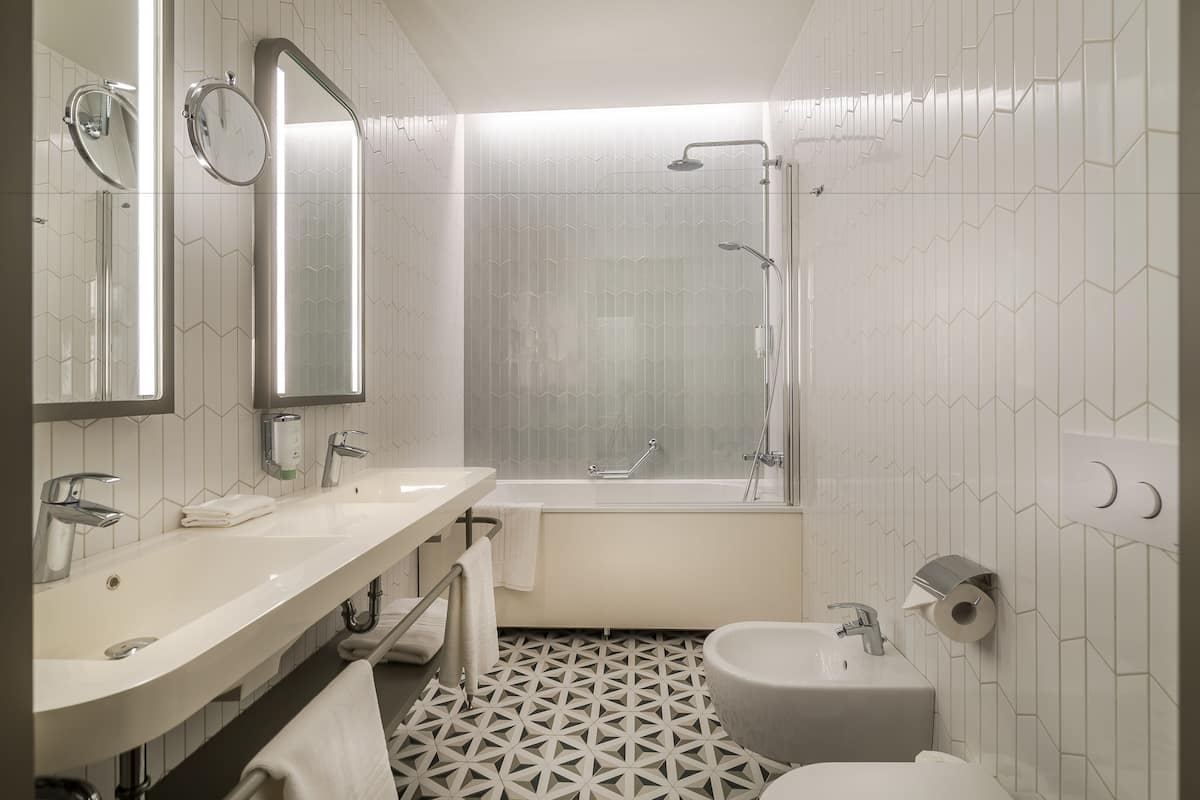 superior double or twin room, 1 bedroom | bathroom | free toiletries, slippers, towels