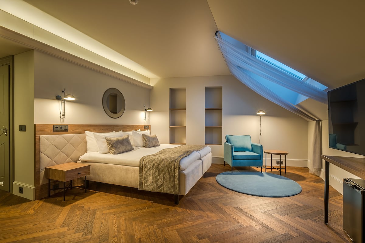 superior double or twin room, 1 bedroom | minibar, in-room safe, desk, laptop workspace