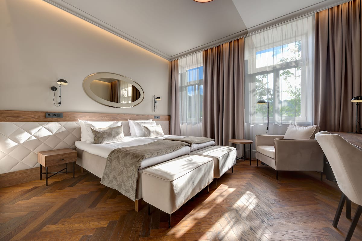 superior double or twin room, 1 bedroom | minibar, in-room safe, desk, laptop workspace