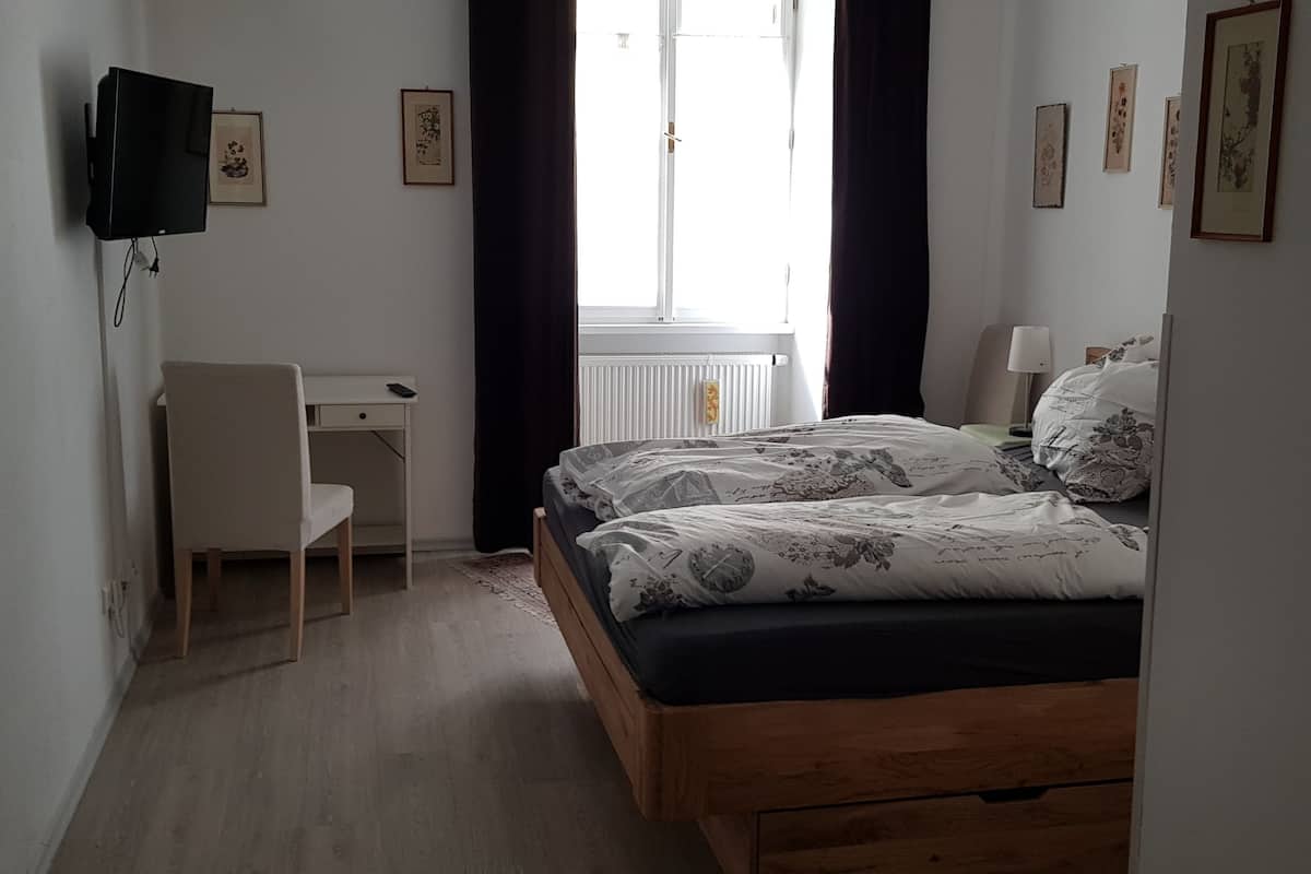1 bedroom, desk, soundproofing, bed sheets