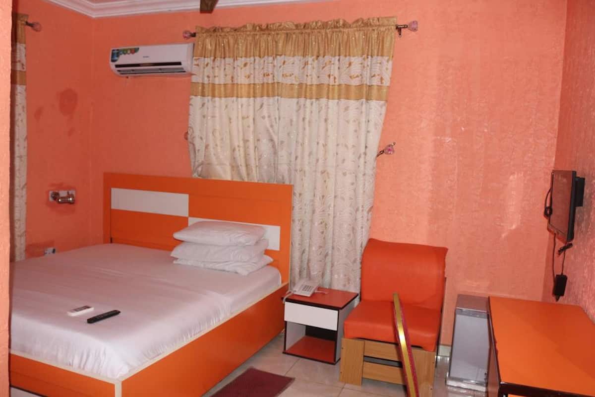 Chambre Supérieure | Coffres-forts dans les chambres, bureau, Wi-Fi gratuit, draps fournis
