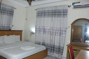 Business Suite | In-room safe, desk, free WiFi, bed sheets - Grand Decent Hotel and Suites (Uyo)