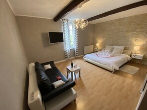 Suite, Ensuite, Pool View