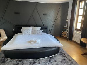 Suite, Ensuite, Courtyard View (Grande Suite) - Domaine D'en Rigou (Giroussens)