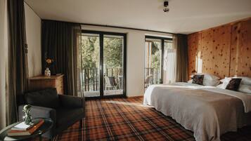 Premium bedding, minibar, in-room safe, desk