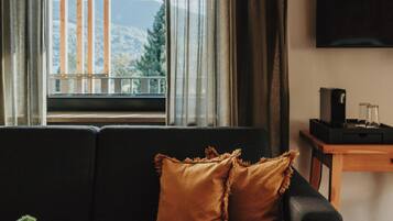 Junior Suite | Premium bedding, minibar, in-room safe, desk