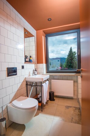 Single Room | Bathroom | Free toiletries, slippers, towels - Hotel Bussi Baby (Bad Wiessee)