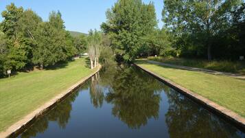 حمّام سباحة خارجي موسمي