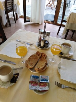Desayuno buffet incluido todos los días