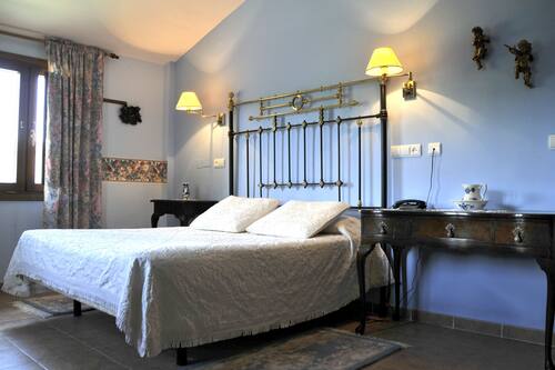 Double Room, Valley View | Desk, blackout curtains, free WiFi, bed sheets
