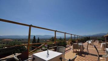 Breakfast, dinner served; Greek cuisine, alfresco dining