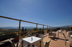 Frühstück, Abendessen, griechische Küche, Speisen im Freien 